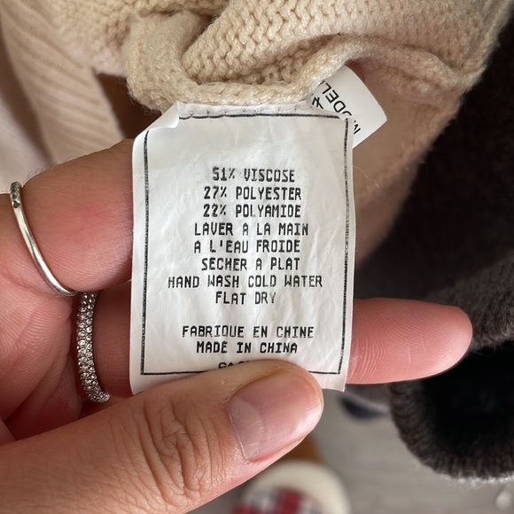 LUCCE Cream Sweater Vest - Picture 4 of 4